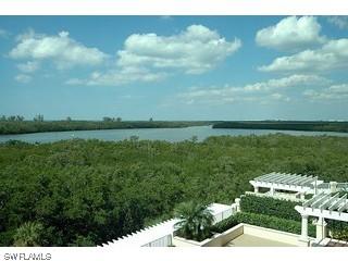 295 Grande Way #301, Naples, FL 34110