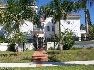 475 2nd Ave., Naples, FL 34102