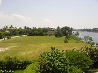 3280 Gin Ln., Naples, FL 34102