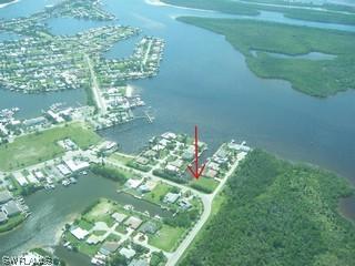 402 Antigua St., Naples, FL 34113