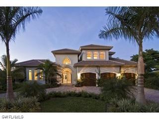 577 Parkwood Ln., Naples, FL
