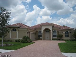 435 Saddlebrook Ln., Naples, FL 34110