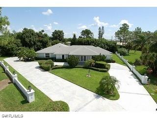 1915 Countess Ct., Naples, FL 34110