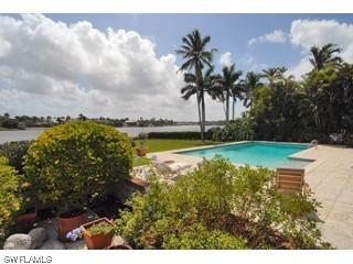 2525 Treasure Ln., Naples, FL 34102