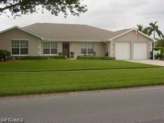 890 Nottingham Dr., Naples, FL