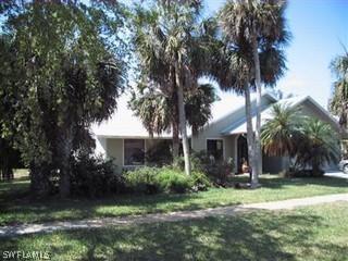 2458 Outrigger Ln., Naples, FL