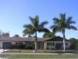 698 107th Ave., Naples, FL 34108