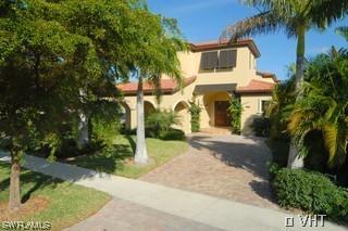 571 Lake Dr., Naples, FL