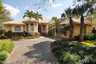 975 Barcarmil Way, Naples, FL 34110