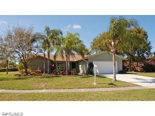 910 Nottingham Dr., Naples, FL