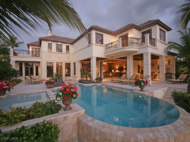 3520 Gin Ln., Naples, FL 34102