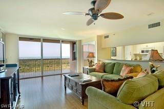 6585 Nicholas Blvd. #702, Naples, FL 34108