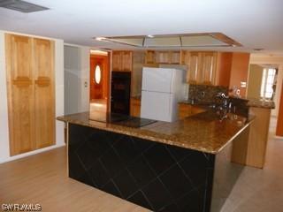 345 Grapewood Ct., Marco Island, FL