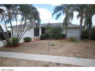 421 Battersea Ct., Marco Island, FL