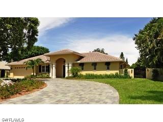 611 Park Shore Dr., Naples, FL 34103