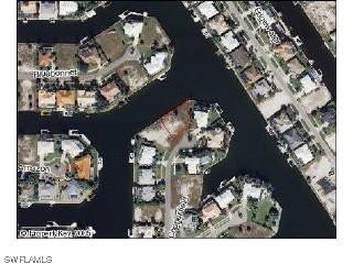 392 Copperfield Ct., Marco Island, FL 34145