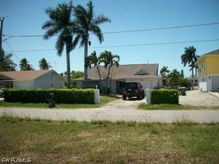 136 Trinidad St., Naples, FL 34113