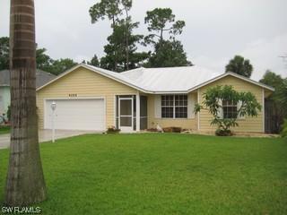 4055 Sea Oats Ln., Naples, FL 34112