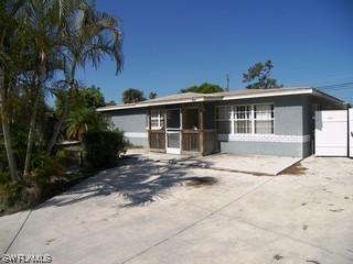 979 Coconut Cir., Naples, FL 34104