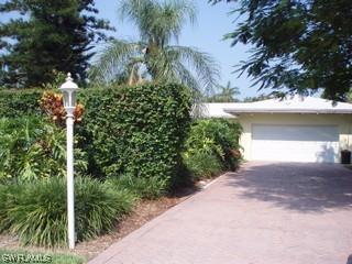 2115 Crayton Rd., Naples, FL 34102