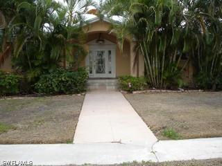 562 Goldcoast Ct., Marco Island, FL 34145