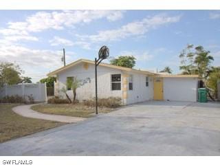 1880 Holiday Ln., Naples, FL 34104