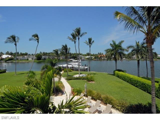 1052 Spyglass Ln., Naples, FL