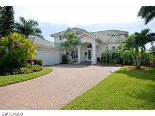 1927 Empress Ct., Naples, FL