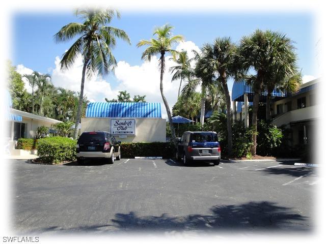 613 Lake Dr. #303, Naples, FL