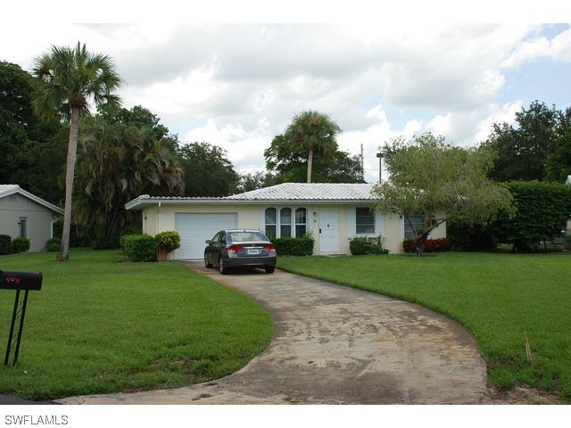 8 Lanai Cir., Naples, FL