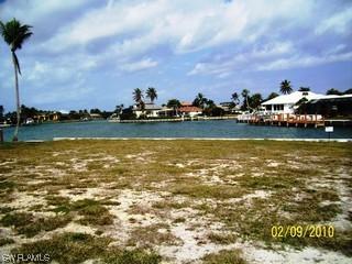 481 Tarpon Ct., Marco Island, FL 34145