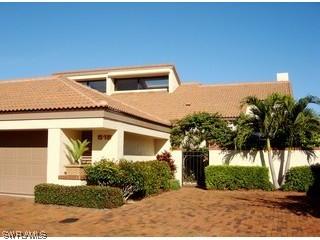 515 Bay Villas Ln., Naples, FL 34108