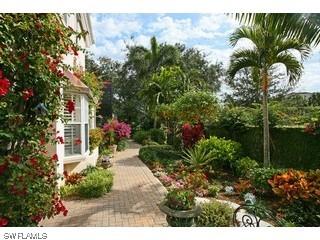 310 Carlton Pl., Naples, FL