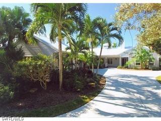 9 1st Ave., Naples, FL