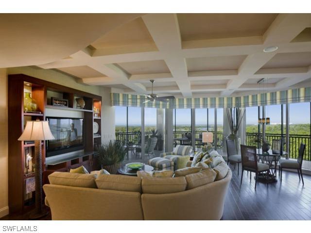 13675 Vanderbilt Dr. #710, Naples, FL 34110