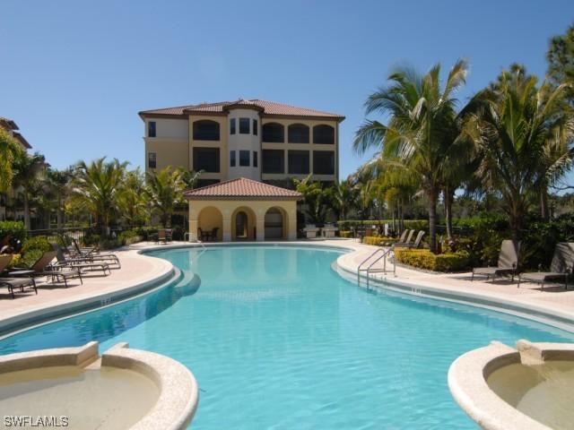 2538 Marquesa Royale Ln. #5-202, Naples, FL 34109