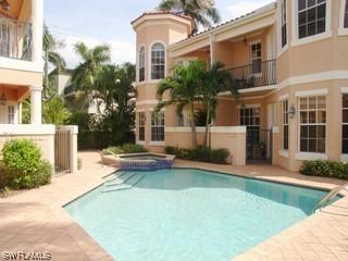 554 3rd Ave., Naples, FL 34102