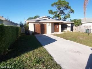 669 101st Ave., Naples, FL 34108