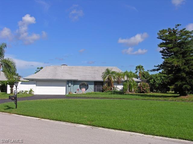 387 Hidden Valley Dr., Naples, FL 34113