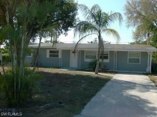 881 Coconut Cir., Naples, FL 34104