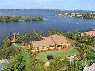 836 Town & River Dr., Fort Myers, FL 33919