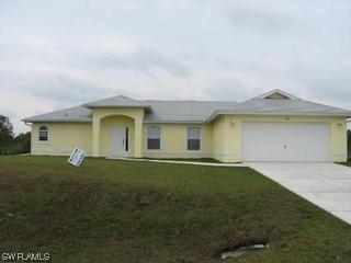 960 Commodore St., Lehigh Acres, FL 33974