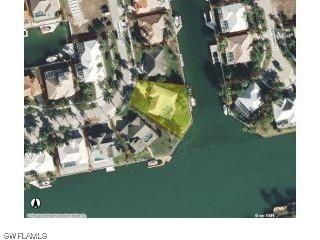 465 Adirondack Ct., Marco Island, FL 34145