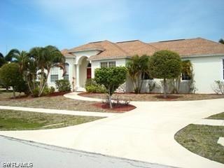 880 Joy Cir., Marco Island, FL