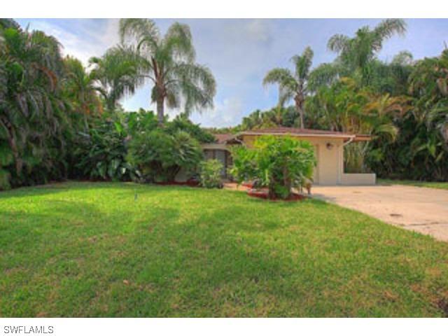 2520 Clipper Way, Naples, FL 34104