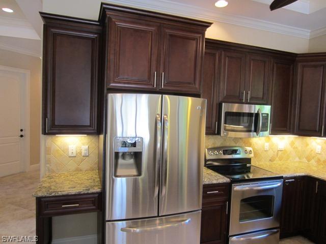 538 104th Ave., Naples, FL 34108