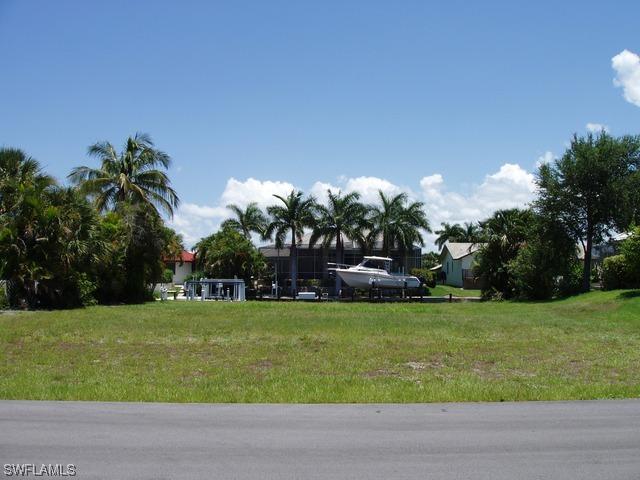 410 Henderson Ct., Marco Island, FL