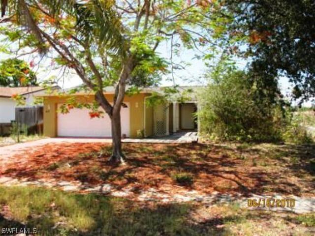 1377 Lake Shore Dr., Naples, FL 34103