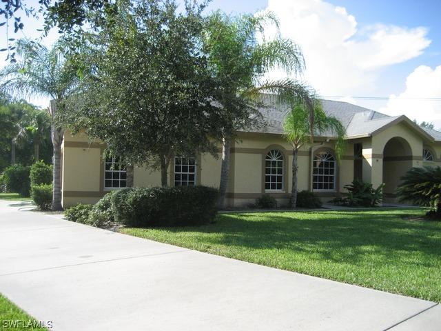 571 Raven Way, Naples, FL 34110