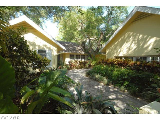 4246 Cutlass Ln., Naples, FL